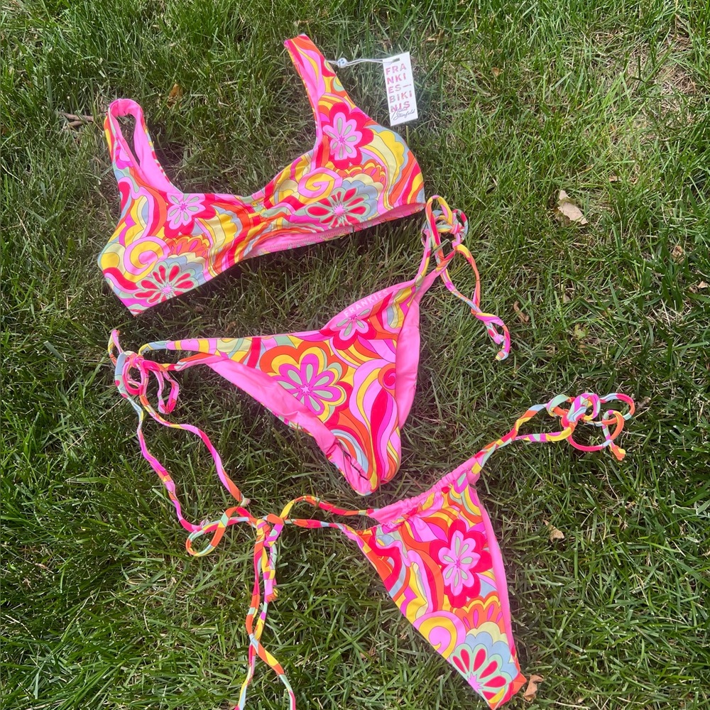 New Frankie’s Bikinis x Hailee Steinfeld Far Out Collection 3-Piece Bikini Set